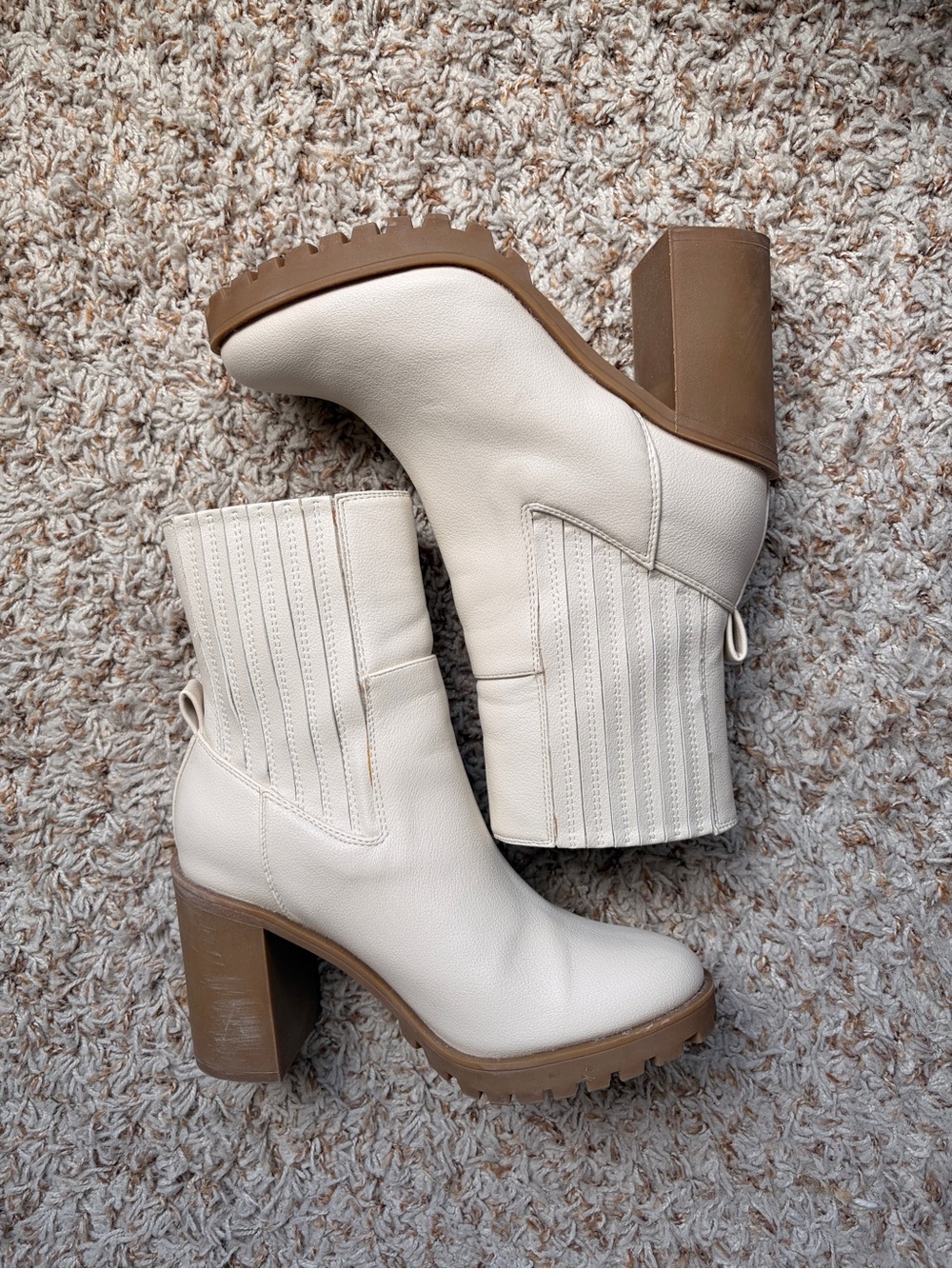 COCONUTS by MATISSE Cream Lug Sole | Block Heel | Chelsea Ankle Boots -  size 7